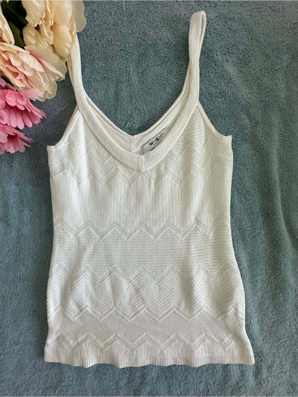White House Black Market White Textured V-Neck Knit Tank